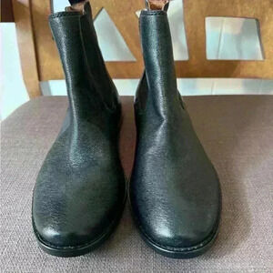 Frye Carly Chelsea Black Boots worn once please see the image